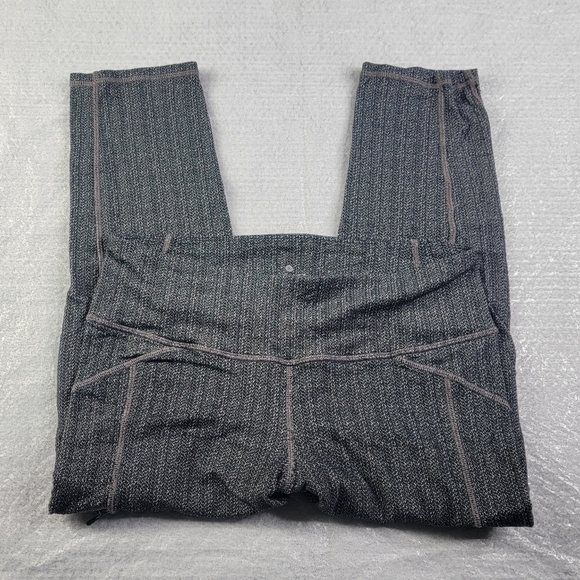 Athleta Gray Pull On Zip Pockets Activewear Capri Leggings Pants Size Medium - Picture 2 of 8